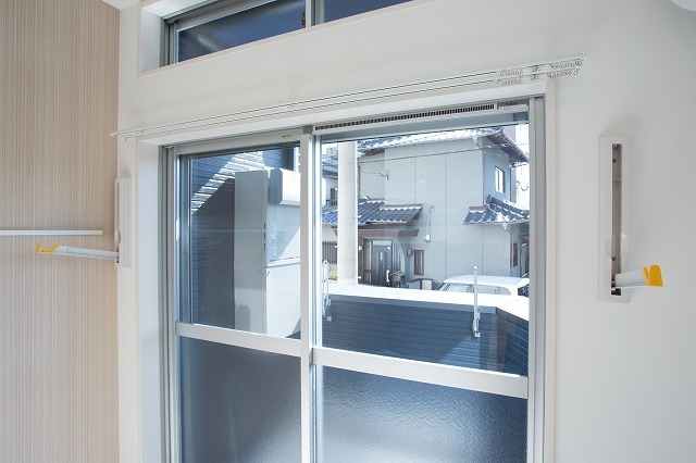 嬉しい室内物干し付きです