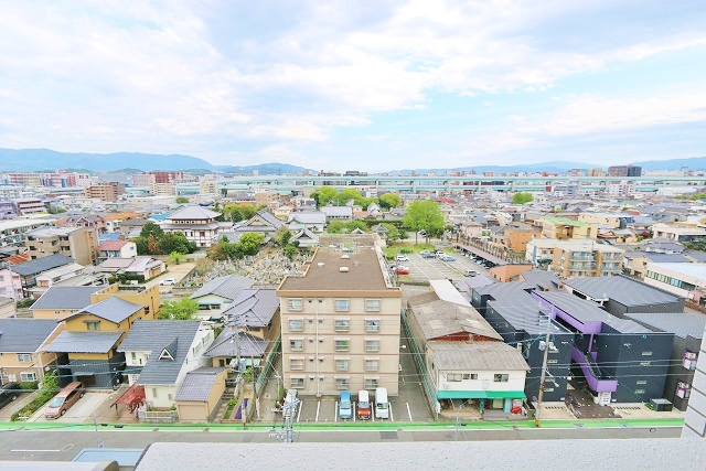 前に建物がないので日当たりは最高です