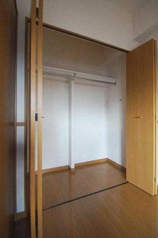 幅がしっかりある大きなクローゼットです