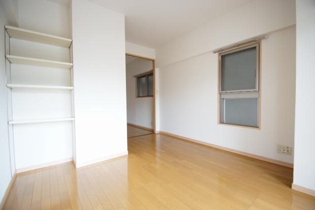 家具の配置がしやすいリビングですね