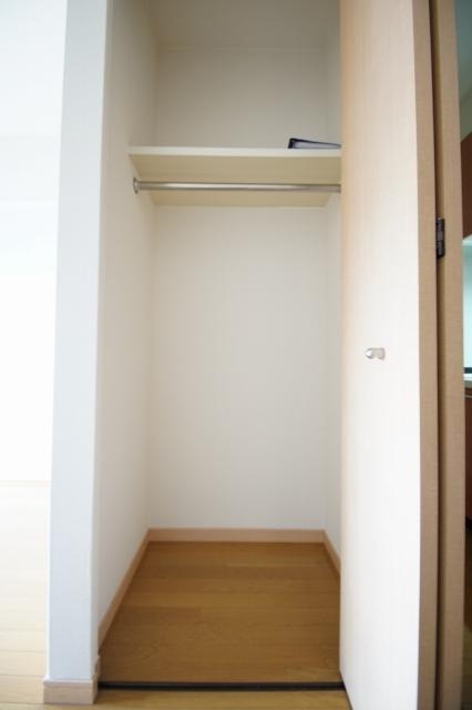 お洋服が多い方でも楽々収納できます