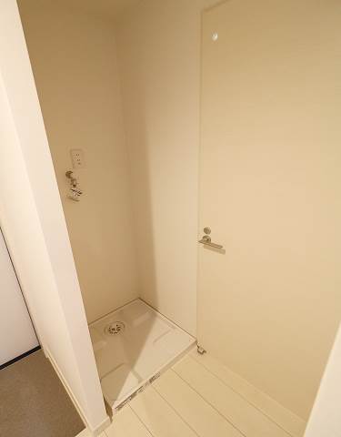 洗濯機はもちろん室内です。