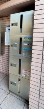 便利な宅配ボックスがあります