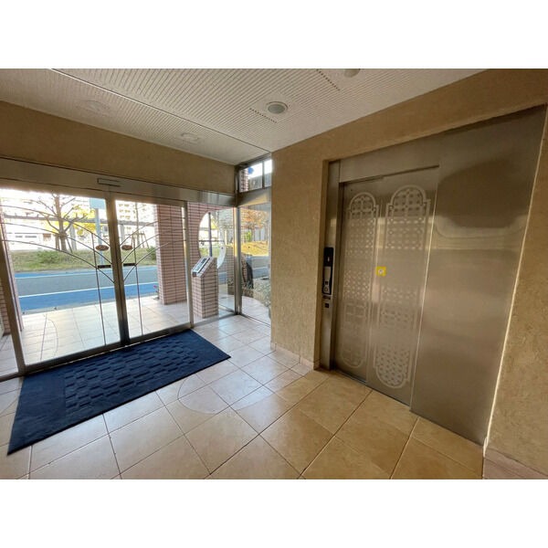 綺麗なエントランスですね