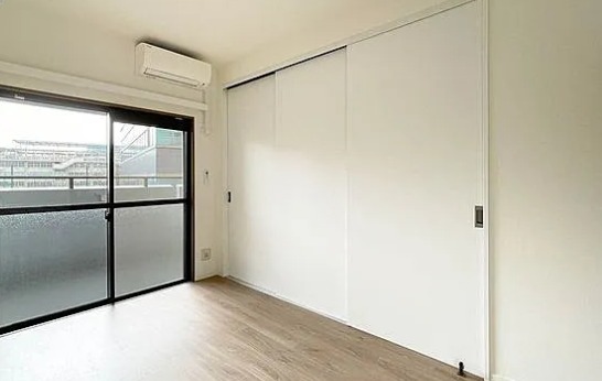 家具の配置が楽しくなるリビングですね