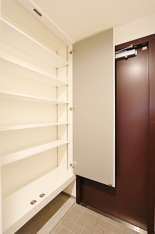 高さのあるシューズボックス