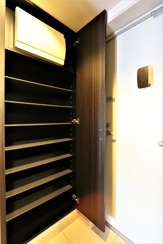 高さ調整できるシューズボックスです