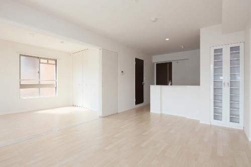 家具の配置に困らないリビングですね