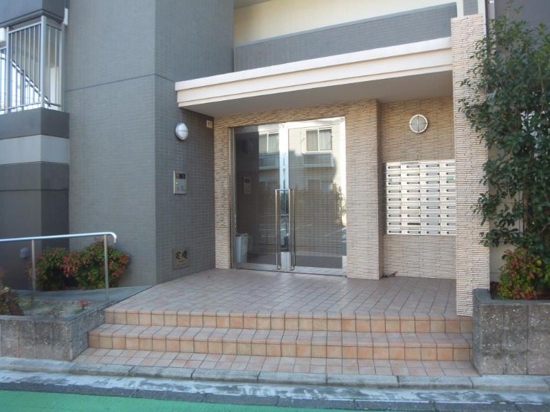 エントランスもきれいにされています