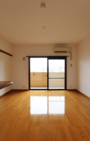 8帖の広々とした生活空間です