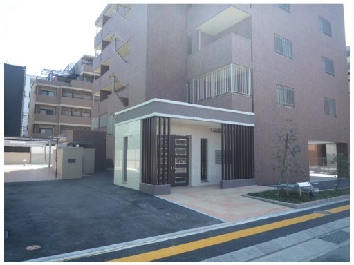 オシャレな入り口ですね