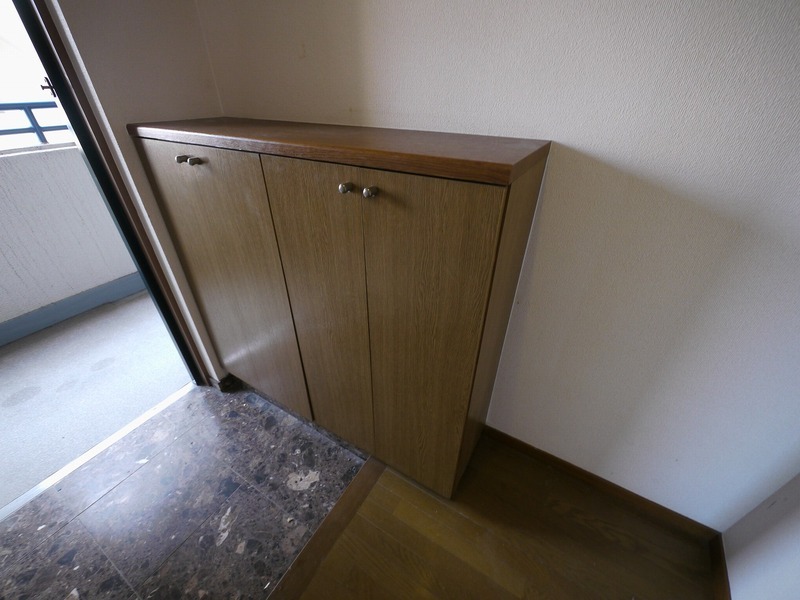 玄関収納もございます。