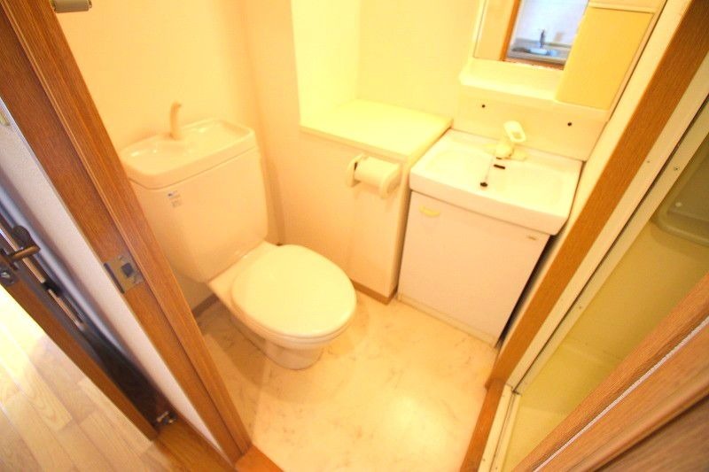 落ち着く雰囲気のお手洗いです