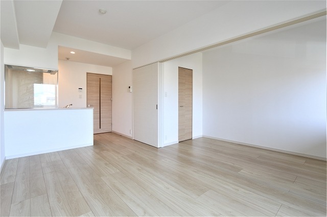 広々リビングでゆっくりお過ごしください