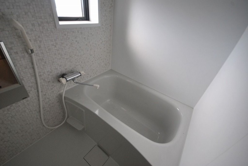 浴槽に窓があるのは嬉しいポイント