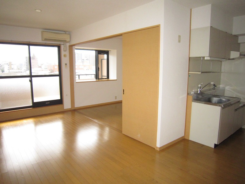 こちらは寝室にぴったrの洋室です