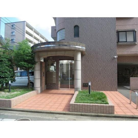 エントランスも綺麗に整備されています