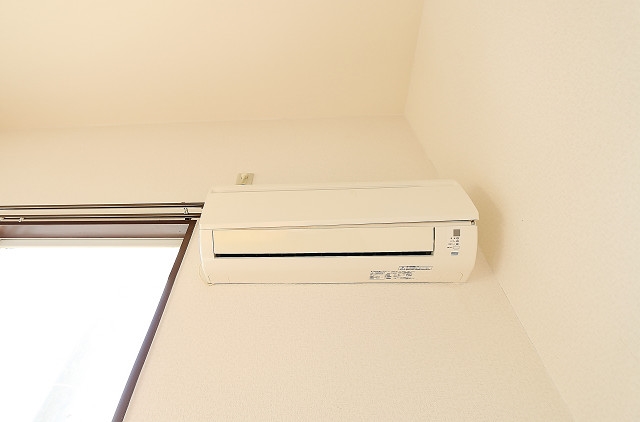嬉しいエアコン付です
