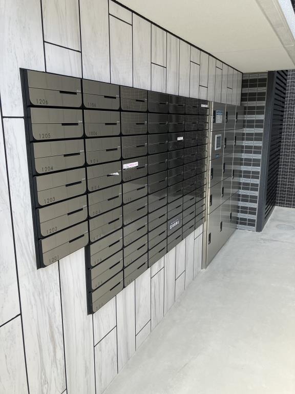 忙しい方も助かる宅配ボックス付きです