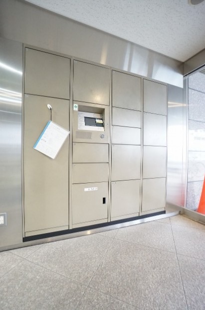 嬉しい宅配ボックス付きです