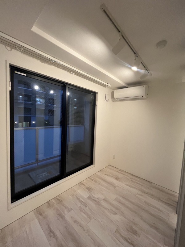 家具の配置に困らないリビングですね