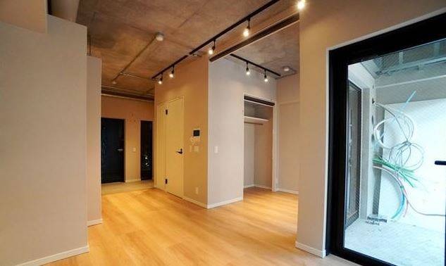 家具の配置に困らないリビングですね