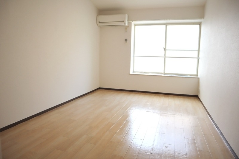 家具の配置がしやすいお部屋です