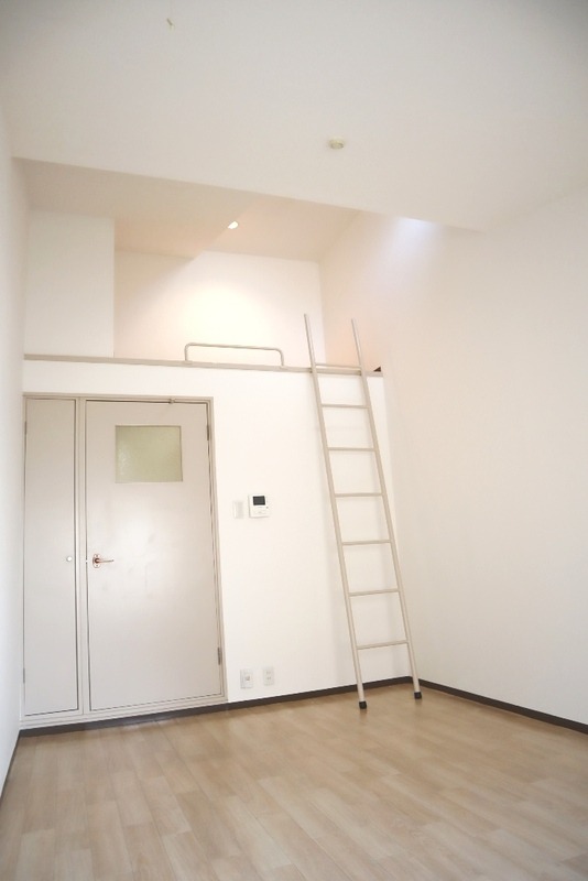 ロフト付きで天井が高いので広く感じます