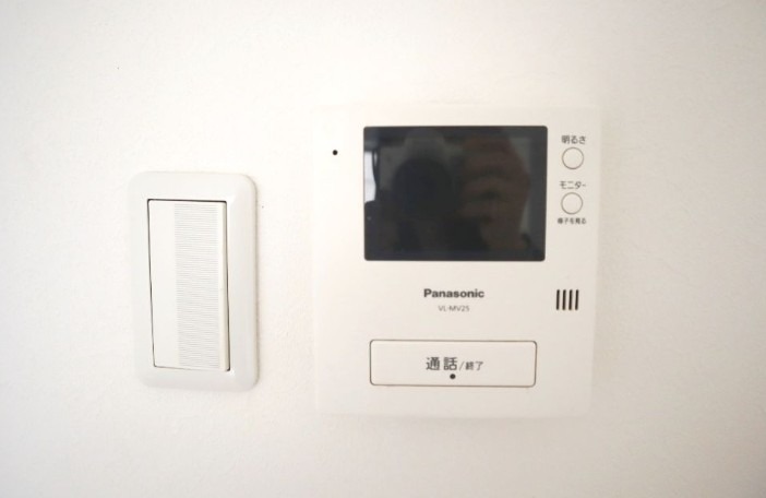 モニター付きインターホンで安心です