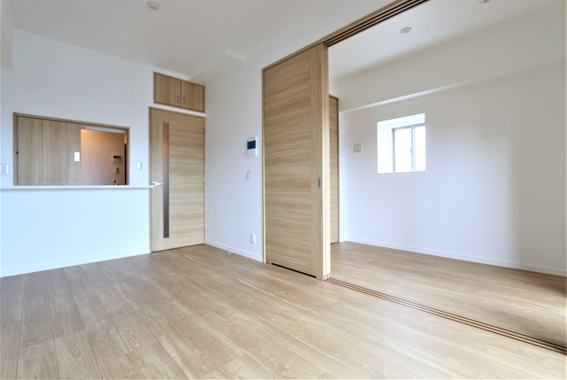 家具の配置が楽しめるリビングです