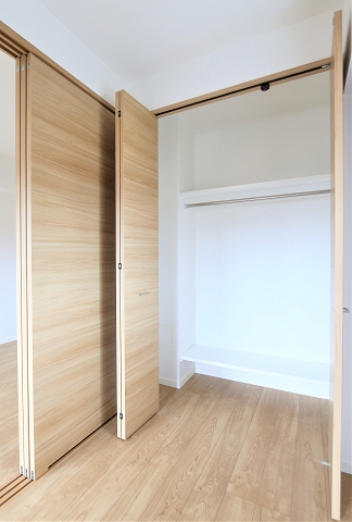 洋服の収納も十分ですね