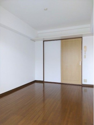 家具の配置に困らないリビングですね