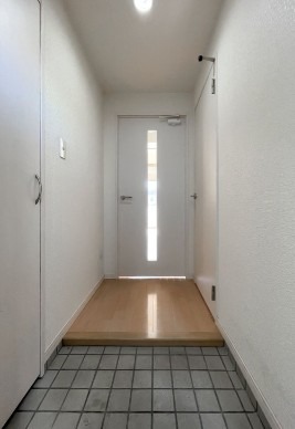 玄関からはこのようになっています。