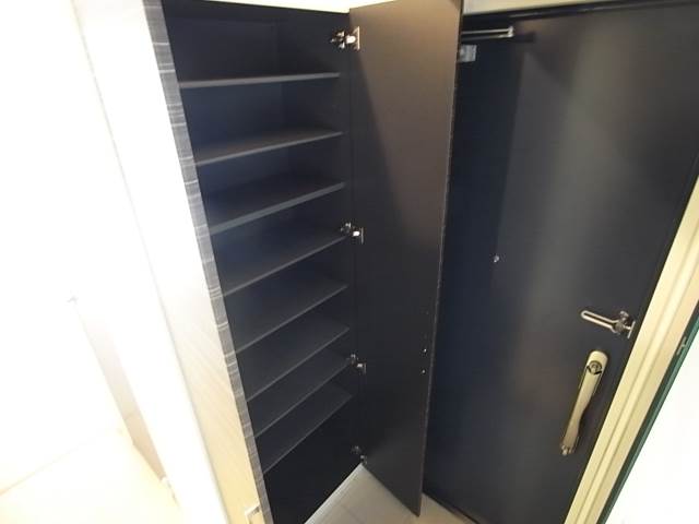 玄関収納もたっぷりでいいですね。