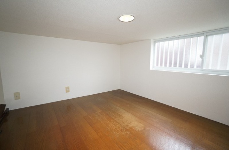 こちら寝室にいかがでしょうか。