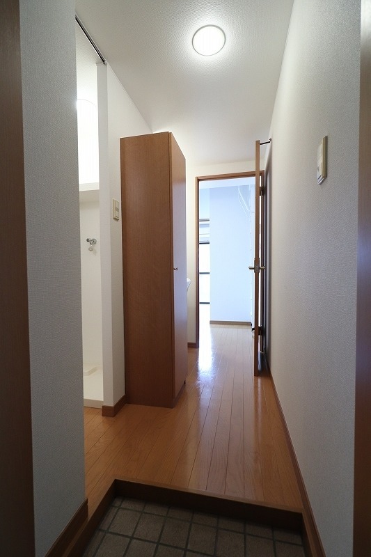 玄関収納もございます。