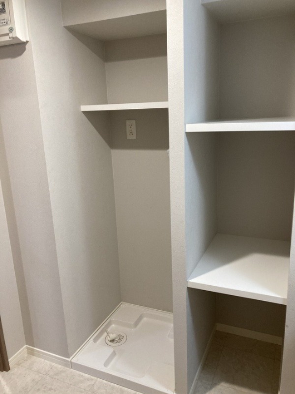 室内洗濯機置場完備。