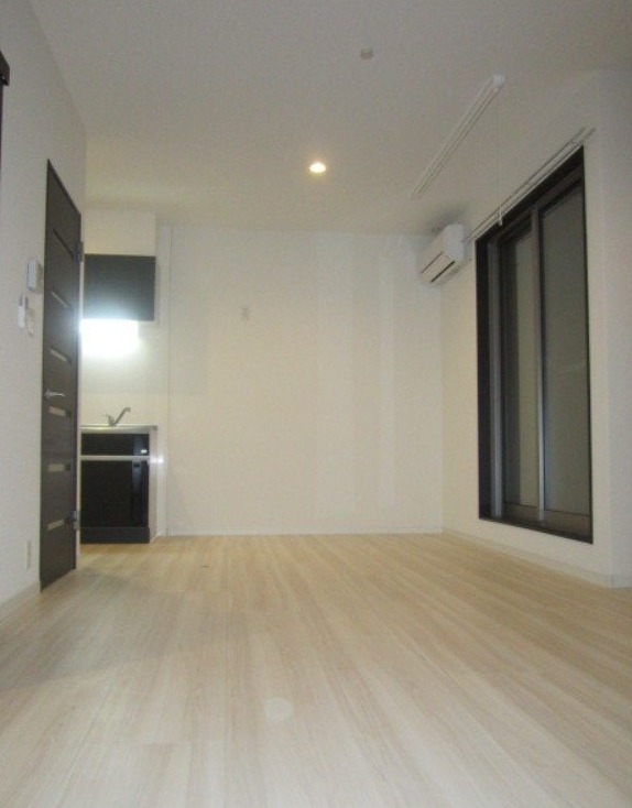 窓も大きくて日当たりがいいですね。