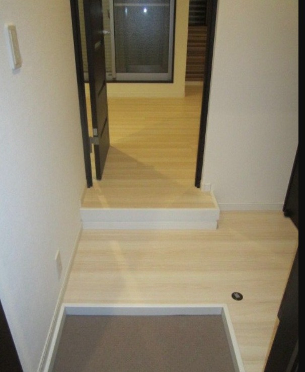 玄関もきれいですね。