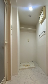 洗濯機は室内に置くことができます。