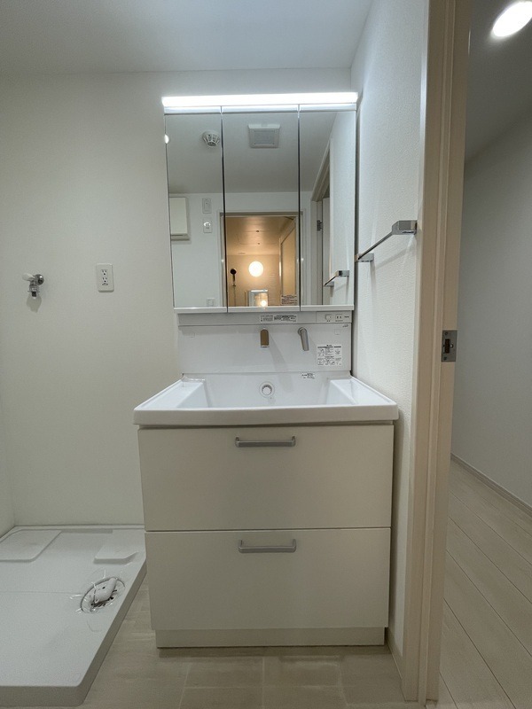 三面鏡で朝の身支度はこちらでばっちり