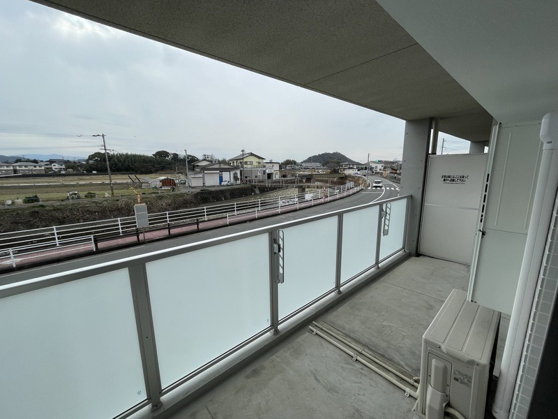 広いバルコニーで洗濯物星も楽々