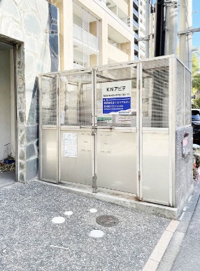 共有のごみ捨て場です。