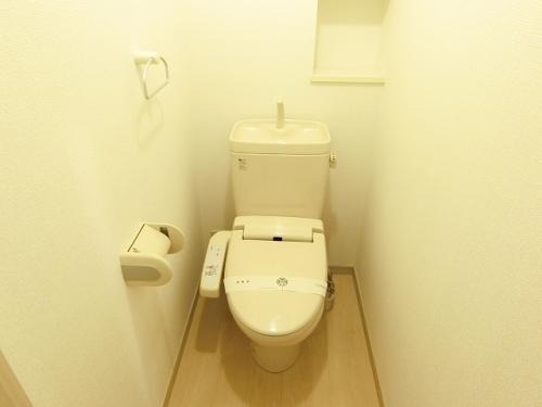 清潔感のあるトイレですね