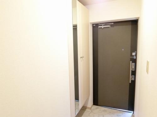 シューズボックスには姿見付き