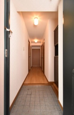 玄関からはこのようになっています。