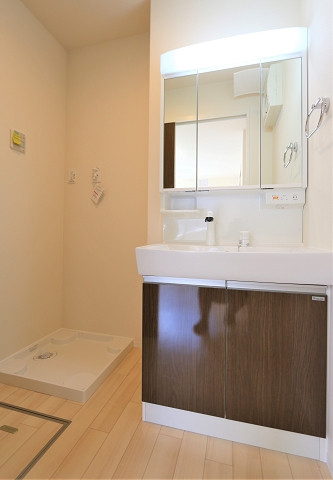 お出かけ前の身支度はこちらで