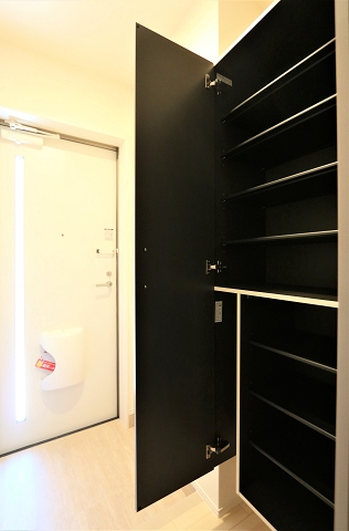 たくさんの靴が入るシューズボックス付きです