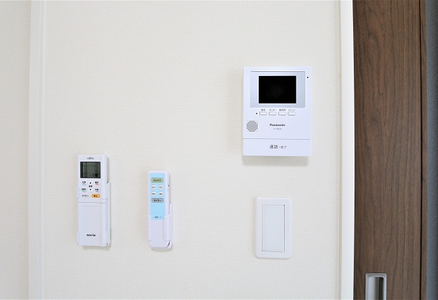 来客の確認ができるモニター付きです