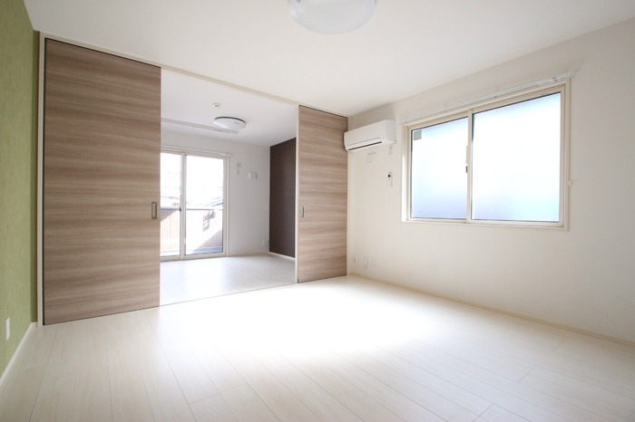 明るく広々としたリビングです。